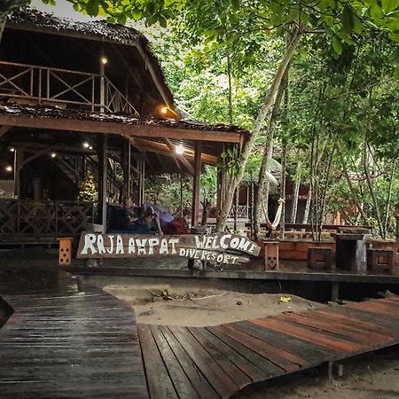 Raja Ampat Dive Resort Tapokreng Exterior foto