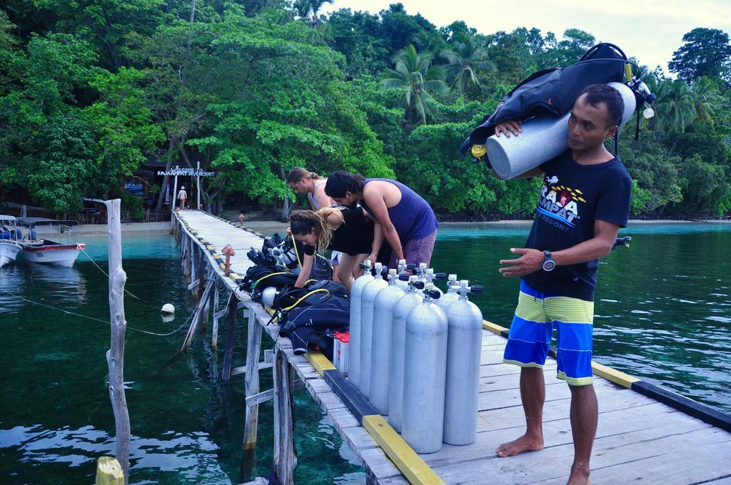 Raja Ampat Dive Resort Tapokreng Exterior foto